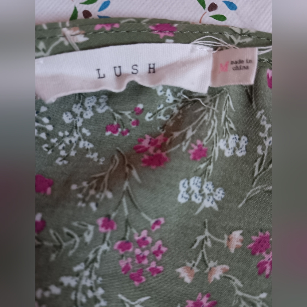 Lush Sage Green Floral Button Down Long Sleeve Blouse Medium Cottagecore Coastal - Picture 2 of 6